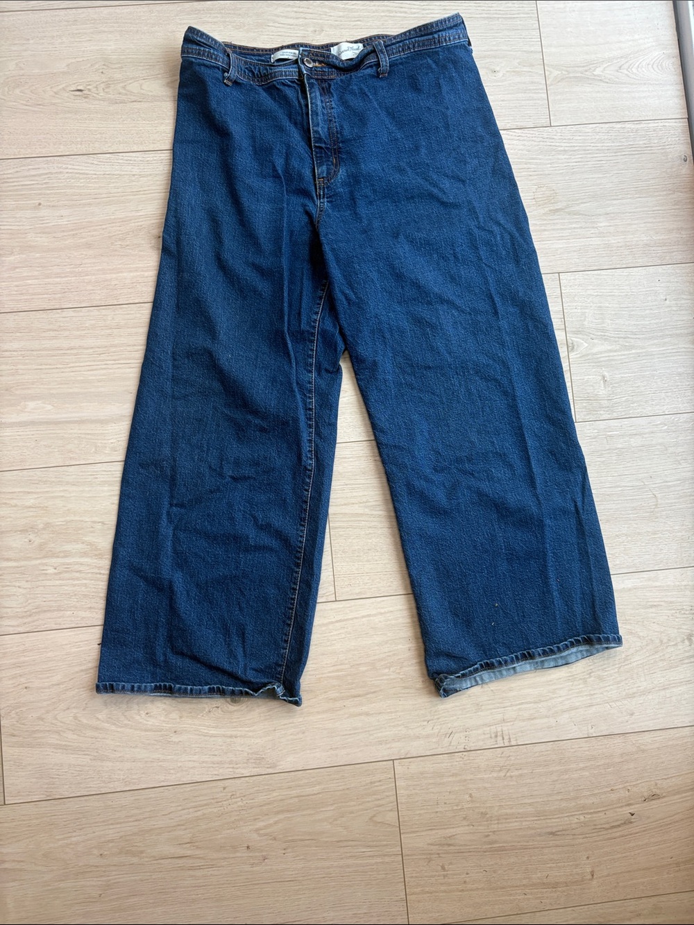 Classic Women’s Wide-Leg Jeans in Dark Blue